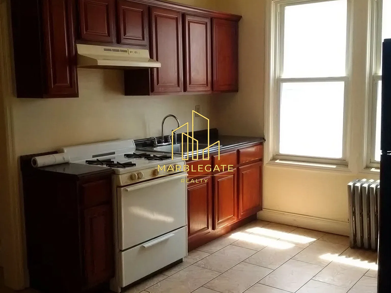 3 bed, 1050 sqft, $1,800 — Photo 2