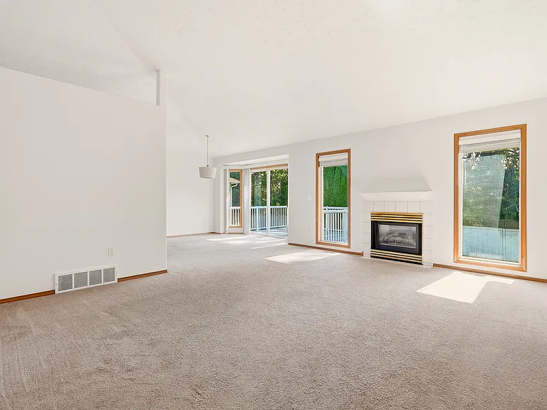 8821 N Pamela St — Photo 3