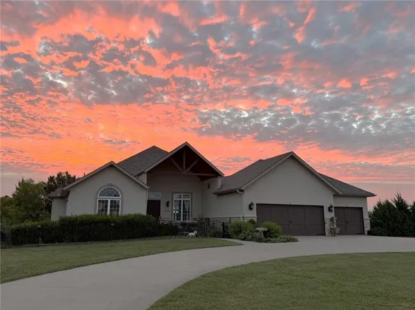 12075 Arbor View Ln, Olathe, KS 66061