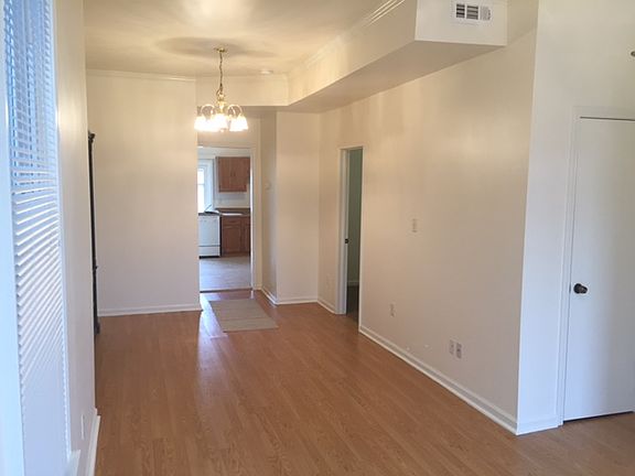 2nd image of 2524 Charlotte St