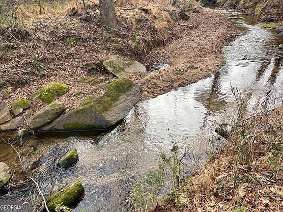 4th image of 884 Jackson Trail Rd