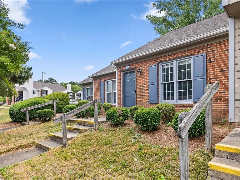 2672 Hitchcock Dr — Photo 4
