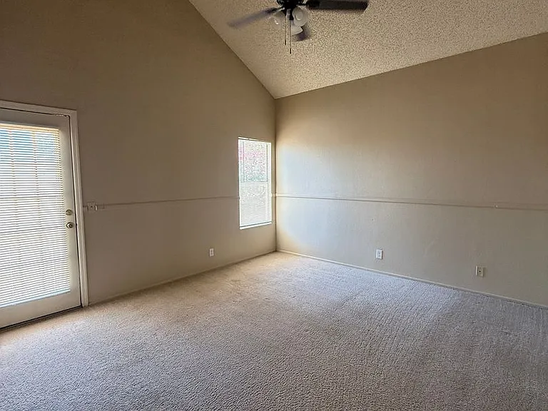441 S Maple St #10 — Photo 12