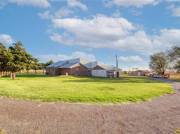20290 E 1040th Rd, Elk City, OK 73644