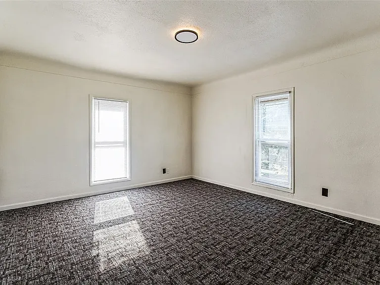 1613 A Ave NE #1 — Photo 11
