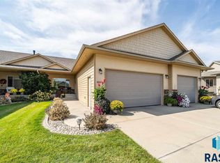 8001 Copper Ridge Rd, Sioux Falls, SD 57108
