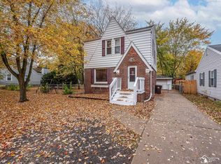 2037 Vivian Rd, Monroe, MI 48162