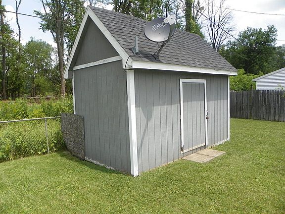 5th image of 226 Crestwood Ln