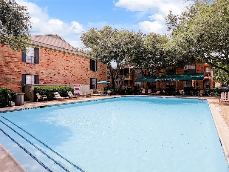 2255 Braeswood Park Dr #137 — Photo 5
