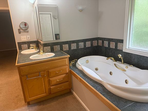 5th image of 10620 NE 125th Pl