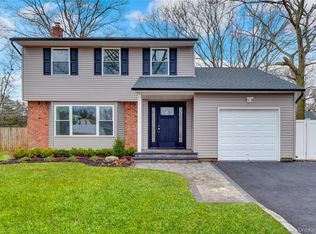 2 Cheshire Dr, Farmingville, NY 11738