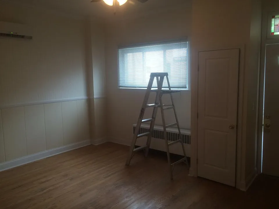 Living Room Photo 1