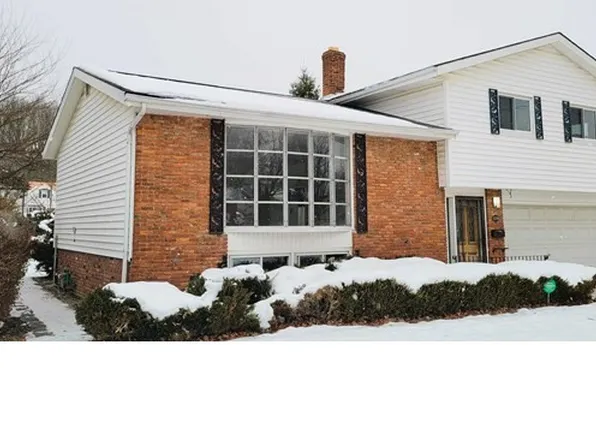 13741 Grove Dr, Garfield Heights, OH 44125