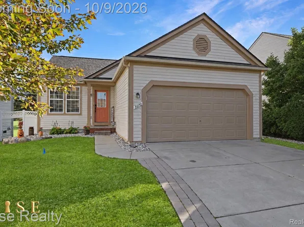 5070 Meadow Crest Cir, Holly, MI 48442