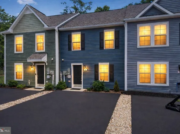 36 Pitch Pine Ct, Bunker Hill, WV 25413