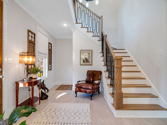 2nd image of 564 Old Airport Rd