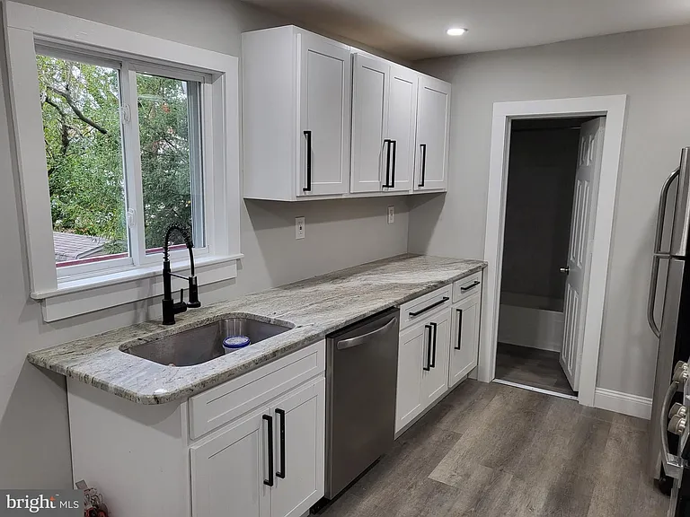 212 Warren St #3 — Photo 1