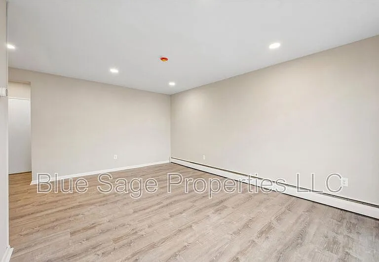 100 E Glenolden Ave #R11 — Photo 5
