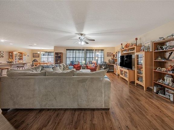 4th image of 2532 Raspberry Ln