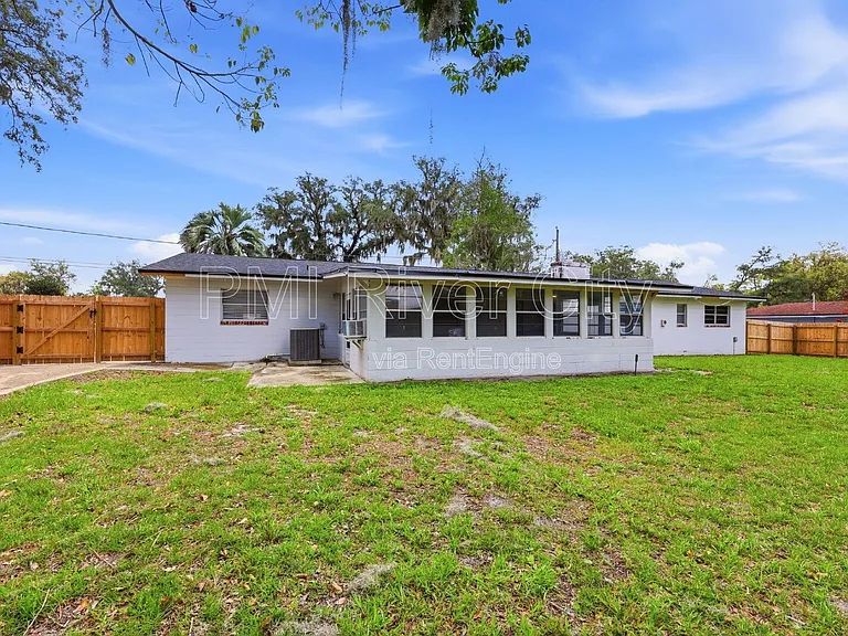 2860 Cedarcrest Dr — Photo 11