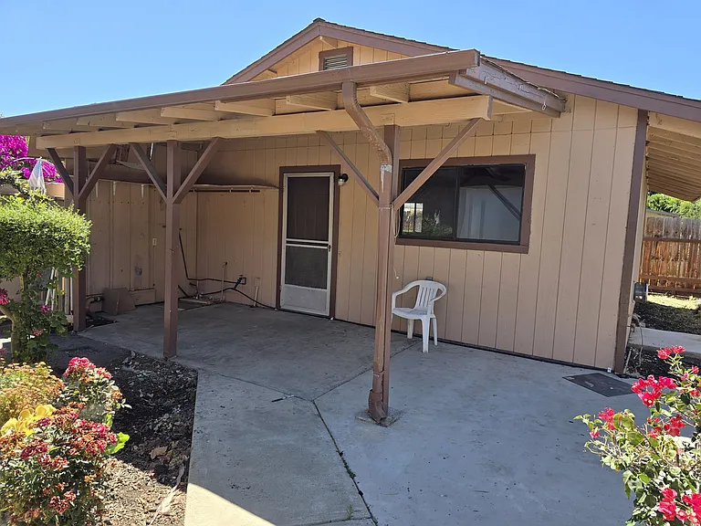 1011 Hillcrest Rd — Photo 3