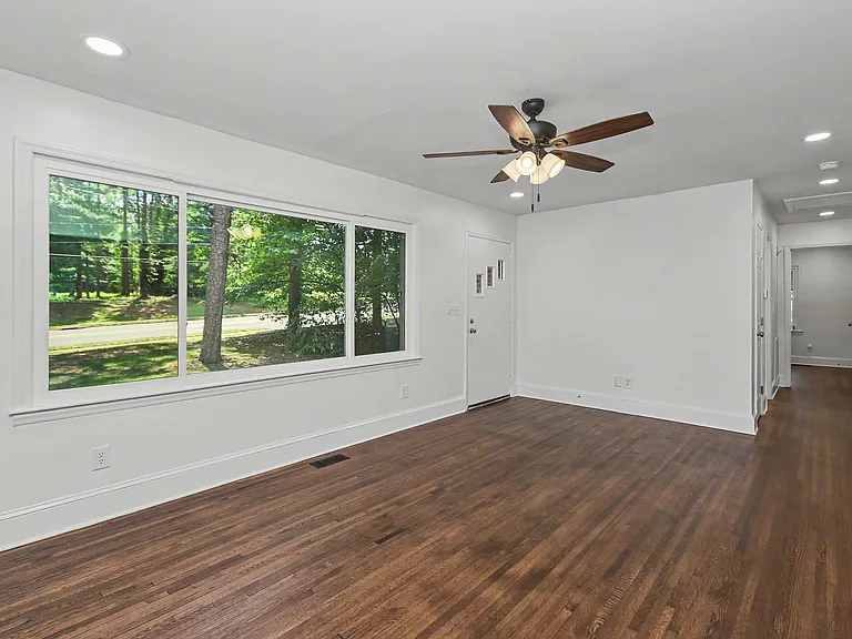 2200 Eastway Dr — Photo 22