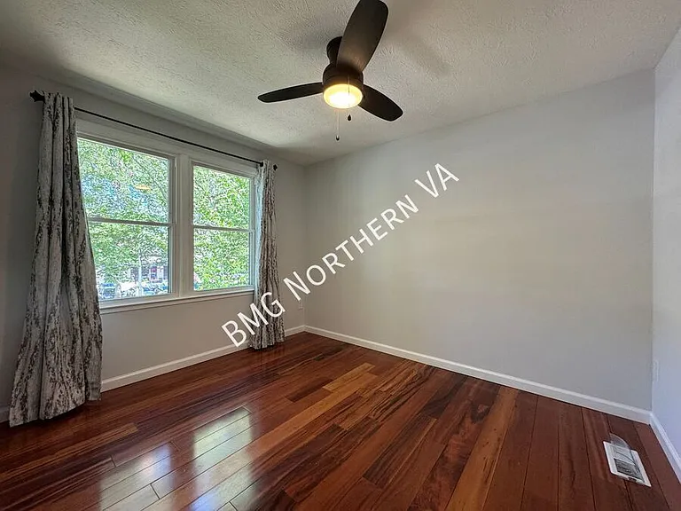 379 W Broad St — Photo 19
