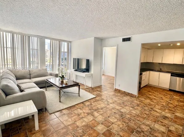 801 Three Islands Blvd APT 411, Hallandale, FL 33009