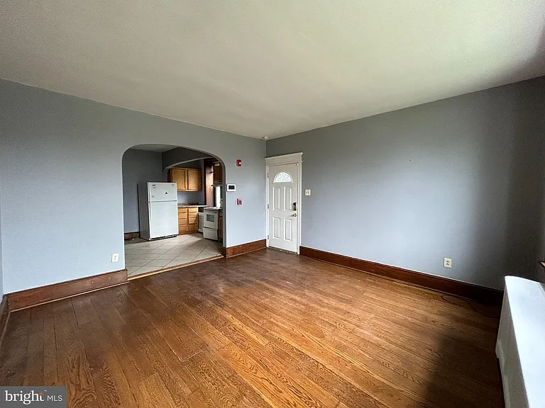 6370 Oxford Ave #B — Photo 2