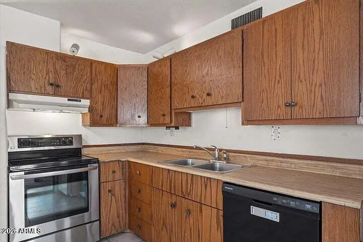2 bed, 1.5 bath, 966 sqft, $1,100 — Photo 2