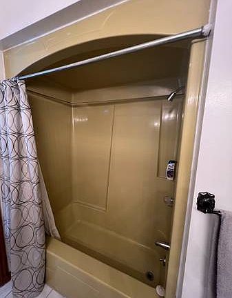 Shared bathroom with 1 other renter
Full bath and shower