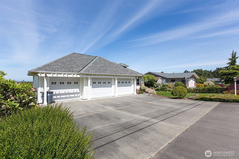 3rd image of 400 Reservoir Road