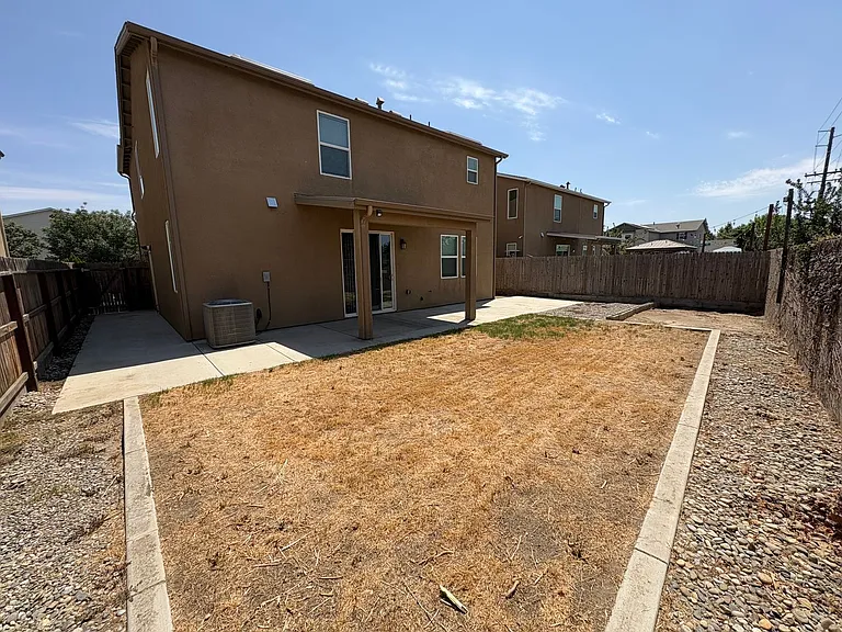 641 S Laguna St — Photo 39