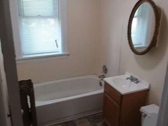 5th image of 2820 W Clybourn St APT A