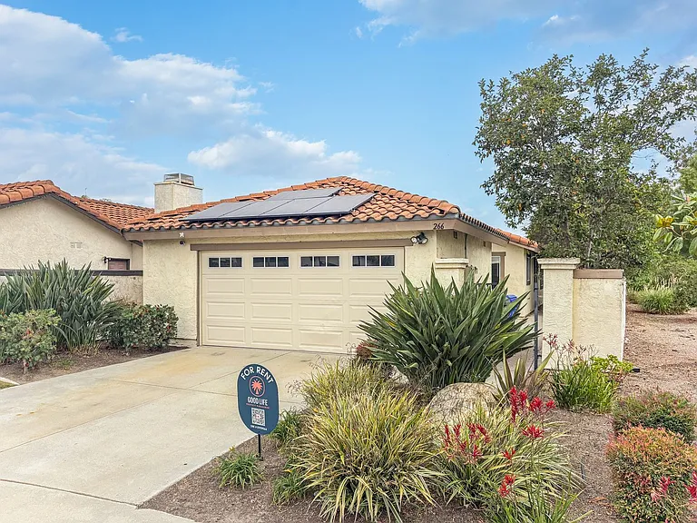 266 Oleander Dr — Photo 1