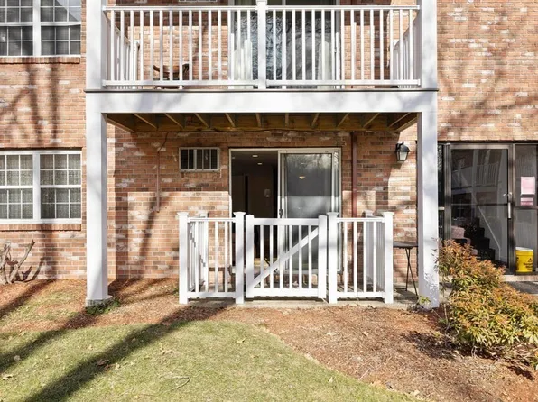 5 Karen Cir APT 6, Billerica, MA 01821