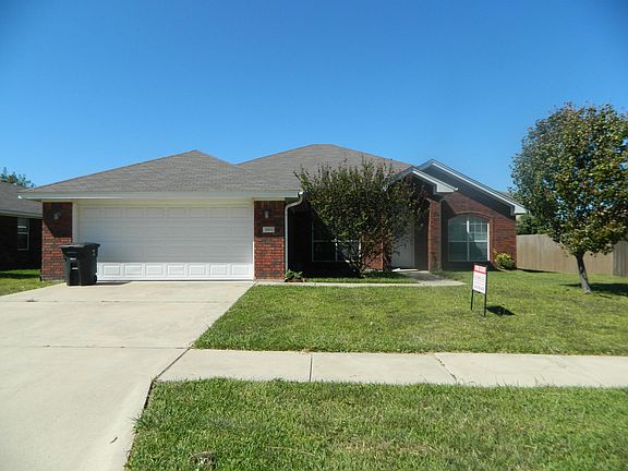 2nd image of 2903 Wisteria Ln