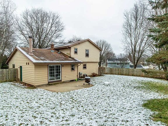 4th image of 952 Canterbury Ln