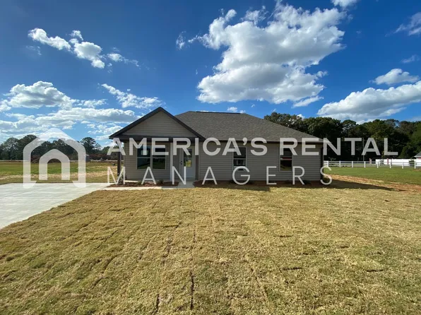 50 Sunlight Cir, Talladega, AL 35160