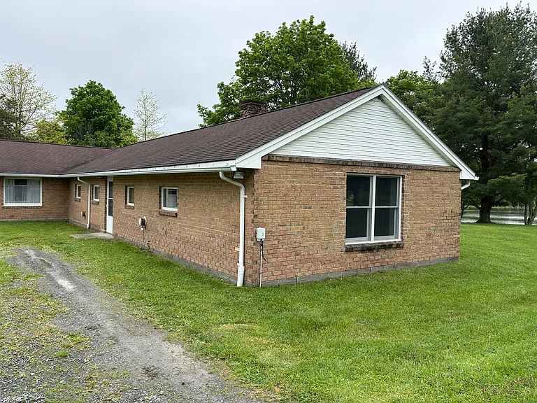 1360 Farm View Rd — Photo 2