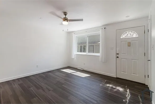 3 bed, 912 sqft, $2,425 — Photo 3