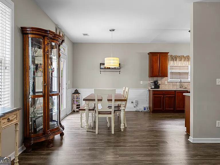 77 Lakeshore Pkwy — Photo 12