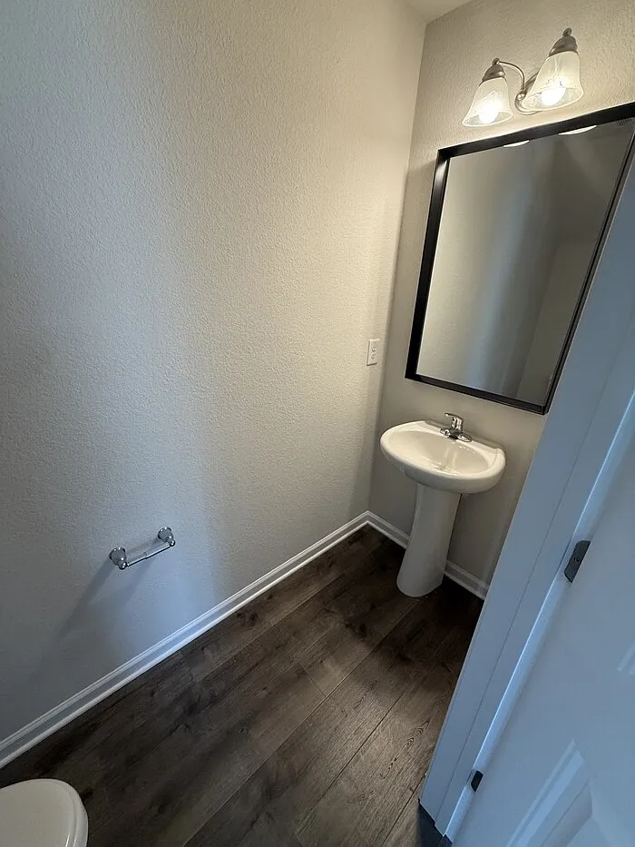 3 bed, 2.5 bath, 1447 sqft, $1,595 — Photo 2