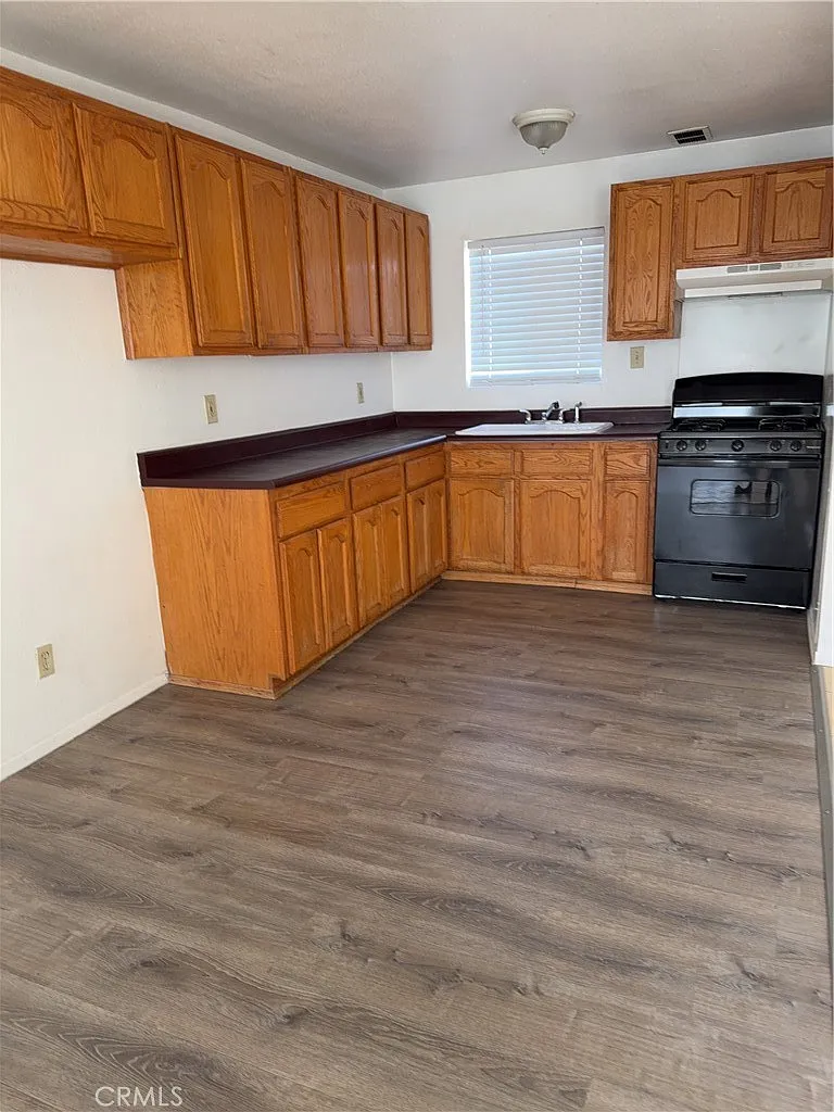 3 bed, 855 sqft, $1,750 — Photo 3
