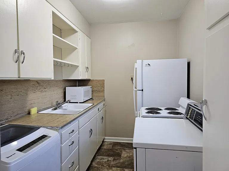 282 S Glenwood St — Photo 4