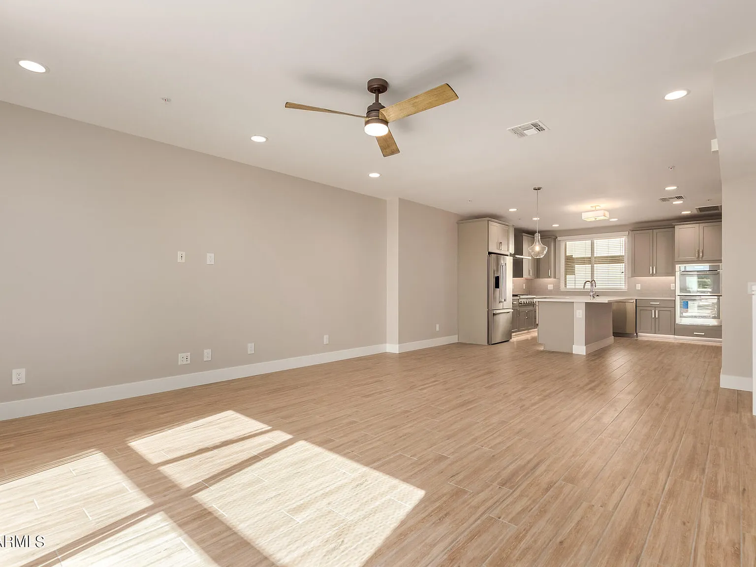 3 bed, 3.5 bath, 1816 sqft, $4,000 — Photo 4