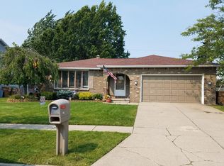 90 Lou Dr, Depew, NY 14043