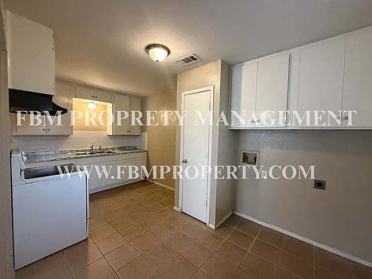 3593 Ennis Ave - 1 Bedroom, 1 Bathroom Fourpelx in Bardwell, TX! — Photo 7