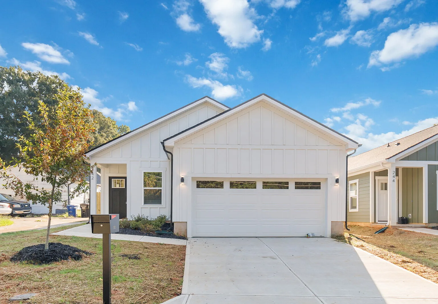 3 bed, 2.0 bath, 1250 sqft, $2,450 — Photo 2
