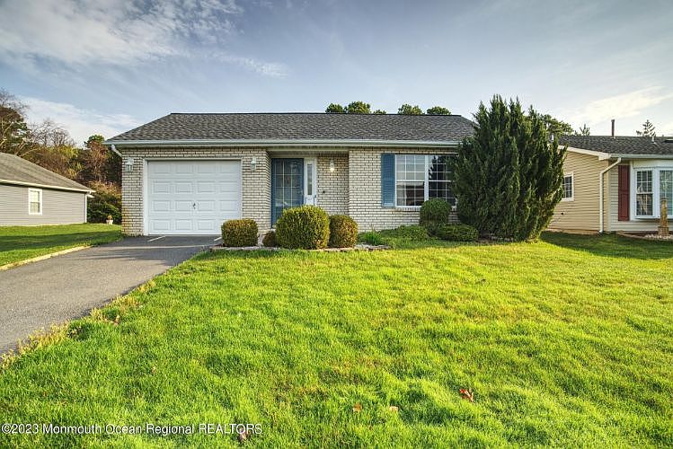 1st image of 47 Greenbriar Blvd